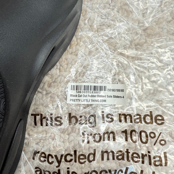 Pretty little thing Black Cut Out Rubber Ribbed Sole Slides Sz 6 - Picture 3 of 7